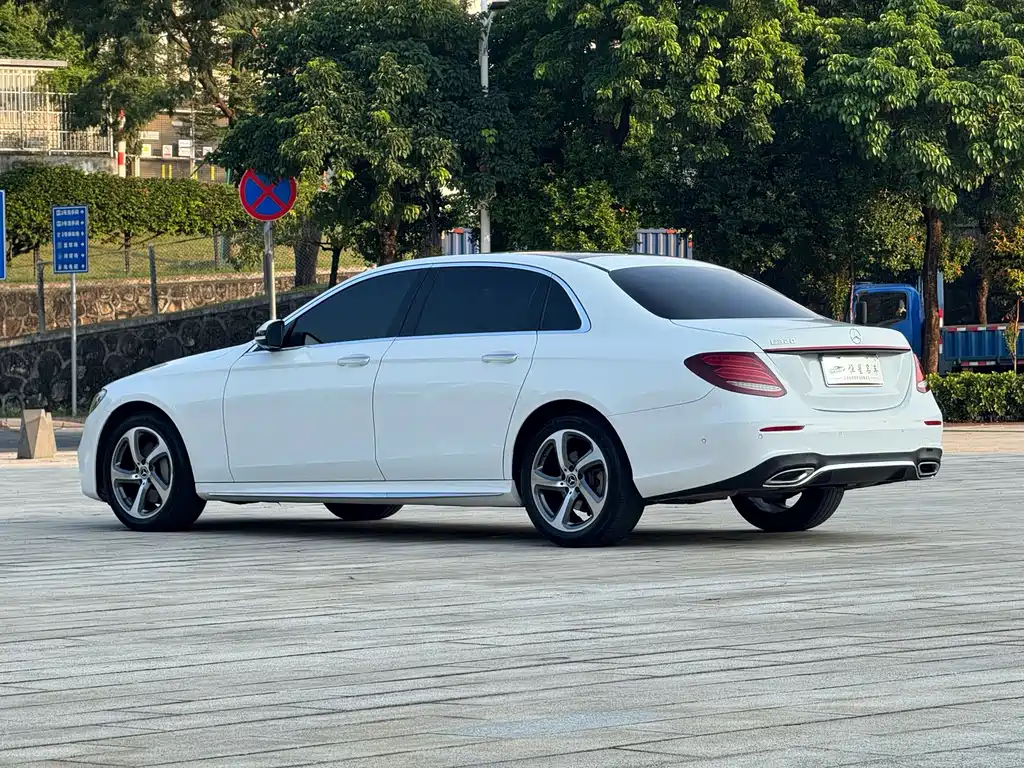 Mercedes-Benz E-Class — миниатюра 8