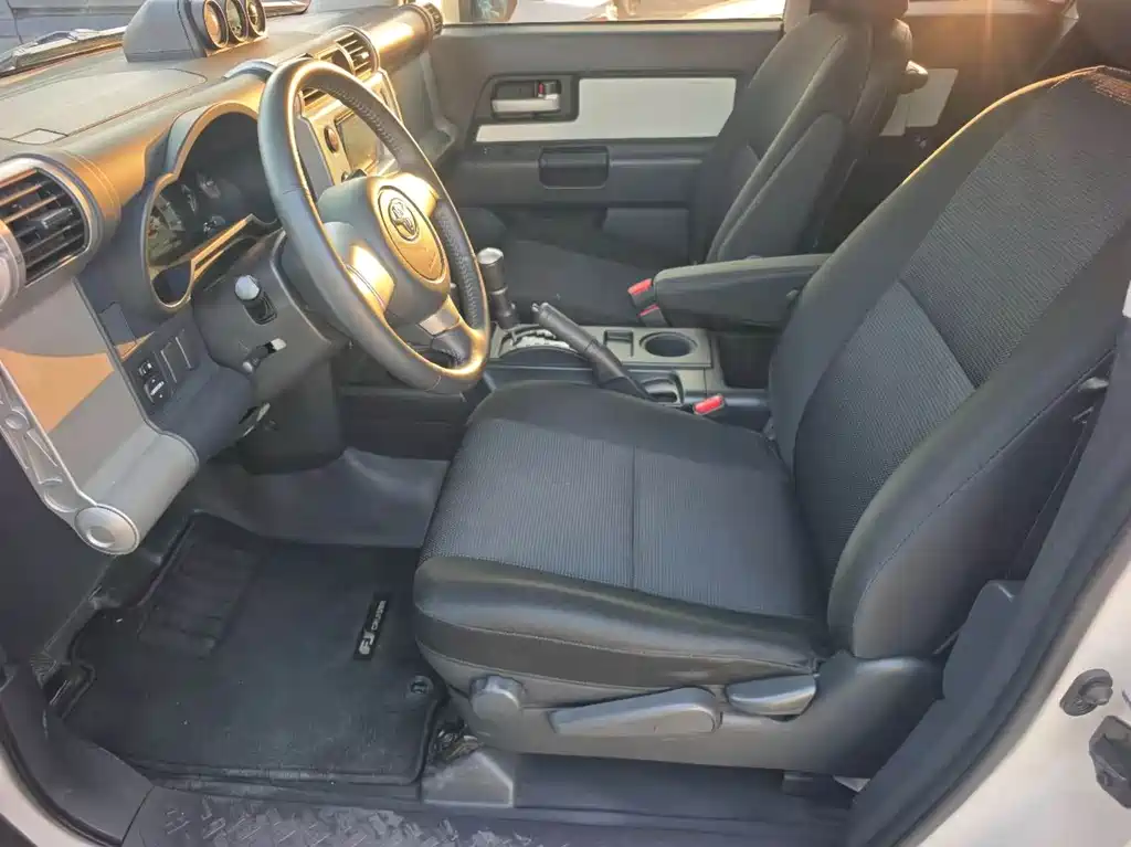 Toyota FJ Cruiser — миниатюра 10