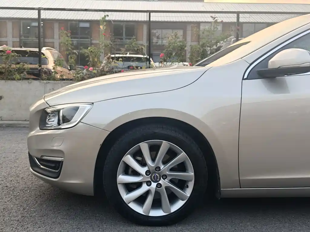 Volvo V60 — миниатюра 5