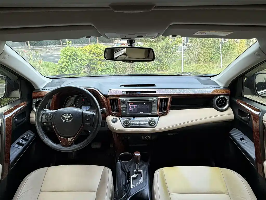Toyota RAV4 — миниатюра 7