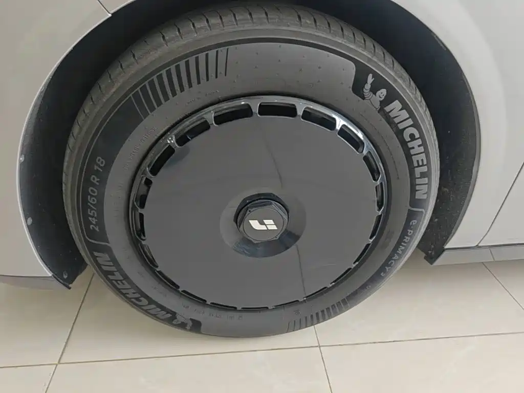 Li Auto Li MEGA — миниатюра 23