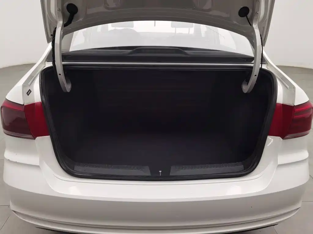 Volkswagen Santana — миниатюра 16
