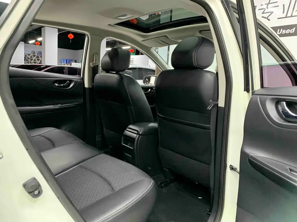 Nissan Tiida — миниатюра 13