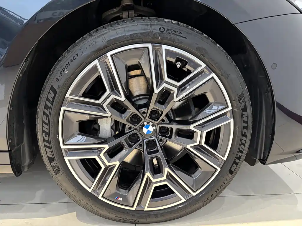 BMW 5 Series — миниатюра 25
