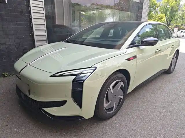 2026 Hongqi EH7