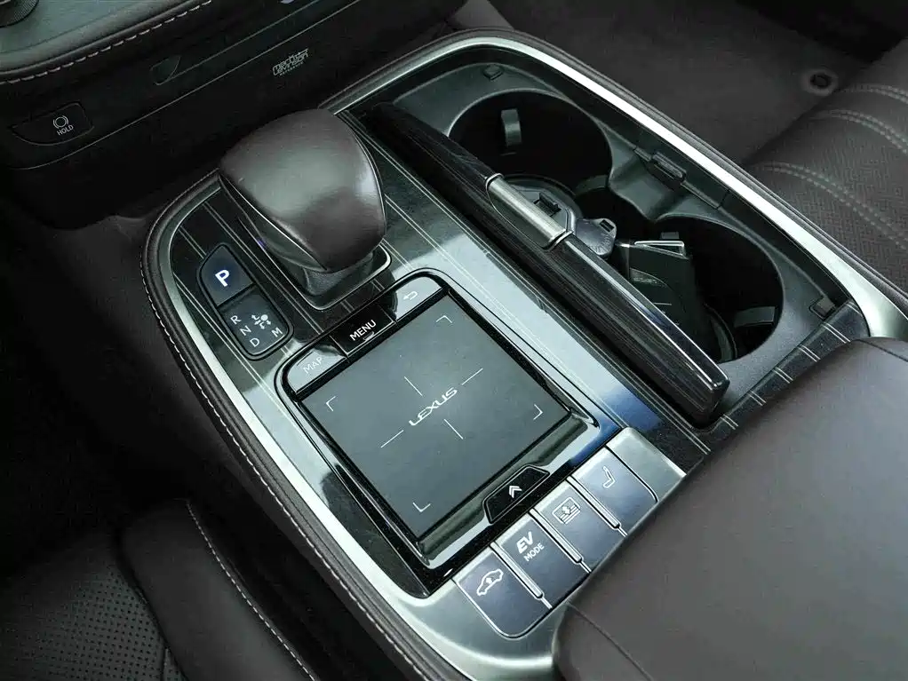 Lexus LS — миниатюра 10