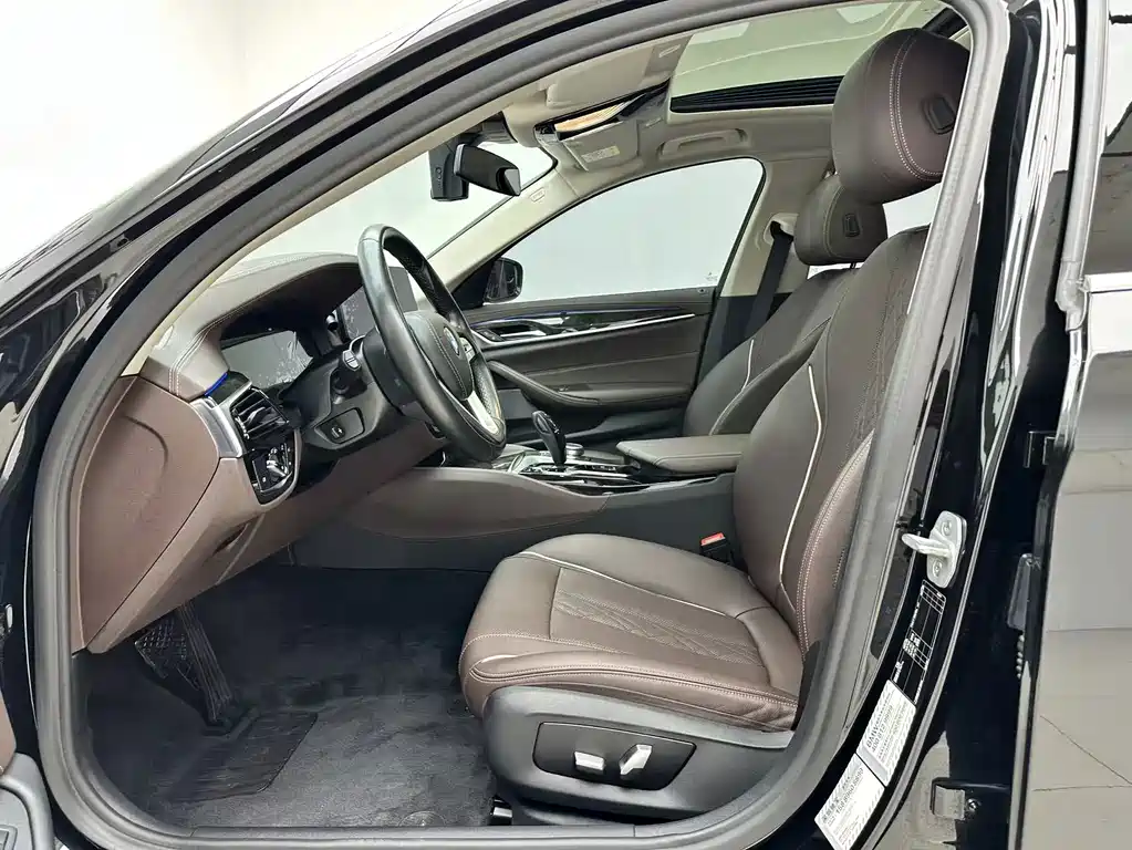 BMW 5 Series — миниатюра 12