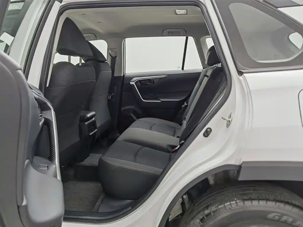 Toyota RAV4 — миниатюра 15