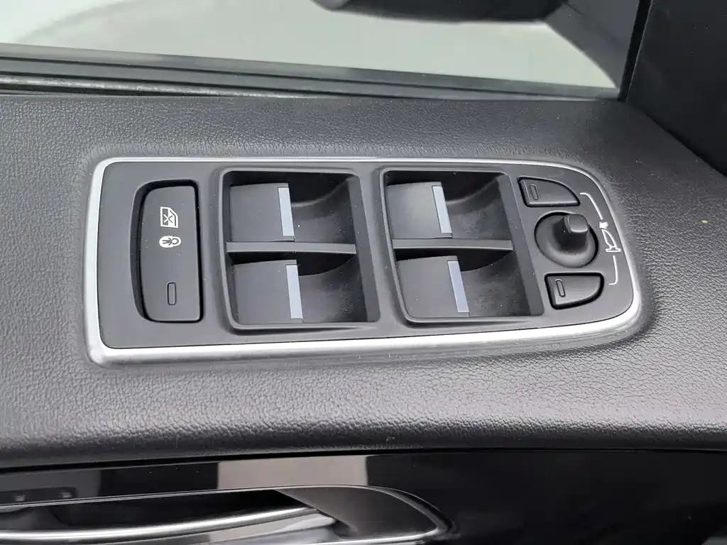 Jaguar F-PACE — миниатюра 9