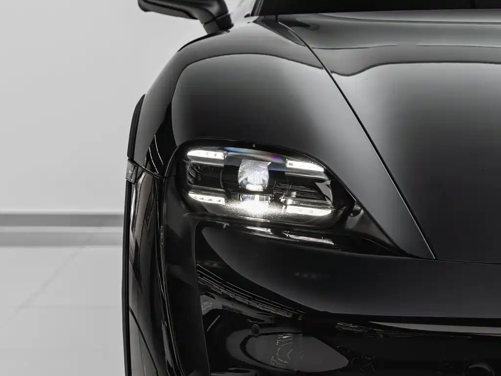 Porsche Taycan — миниатюра 7