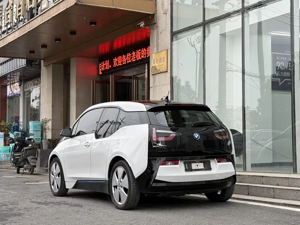 BMW I3