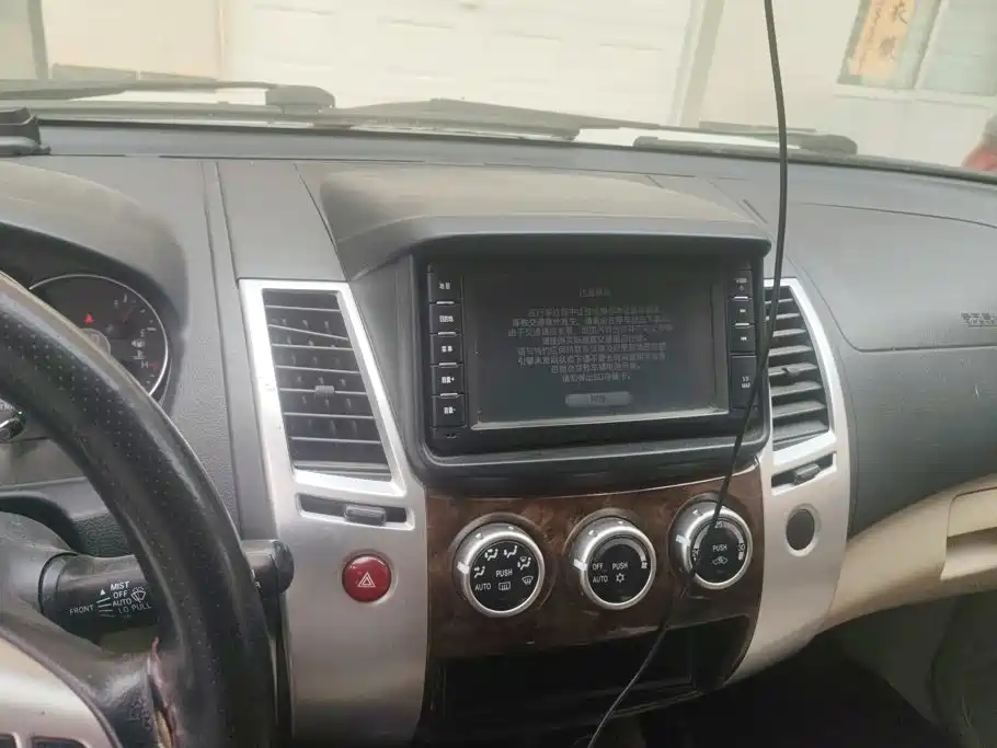 Mitsubishi Pajero Sport — миниатюра 13