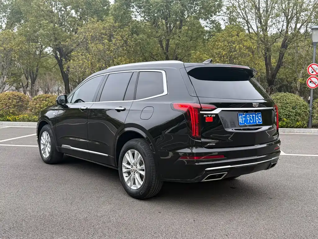 CADILLAC XT6