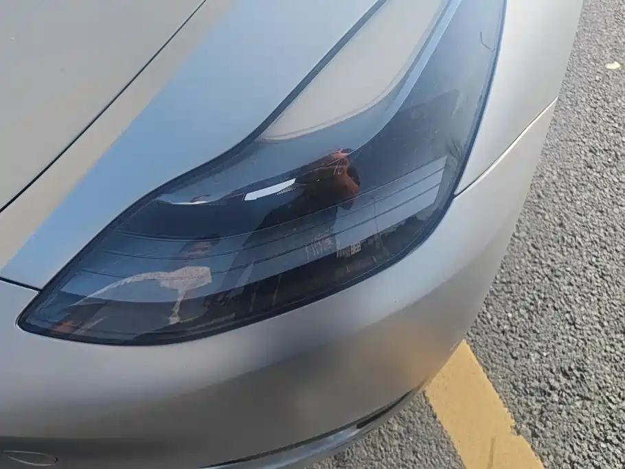 Tesla Model Y — миниатюра 5