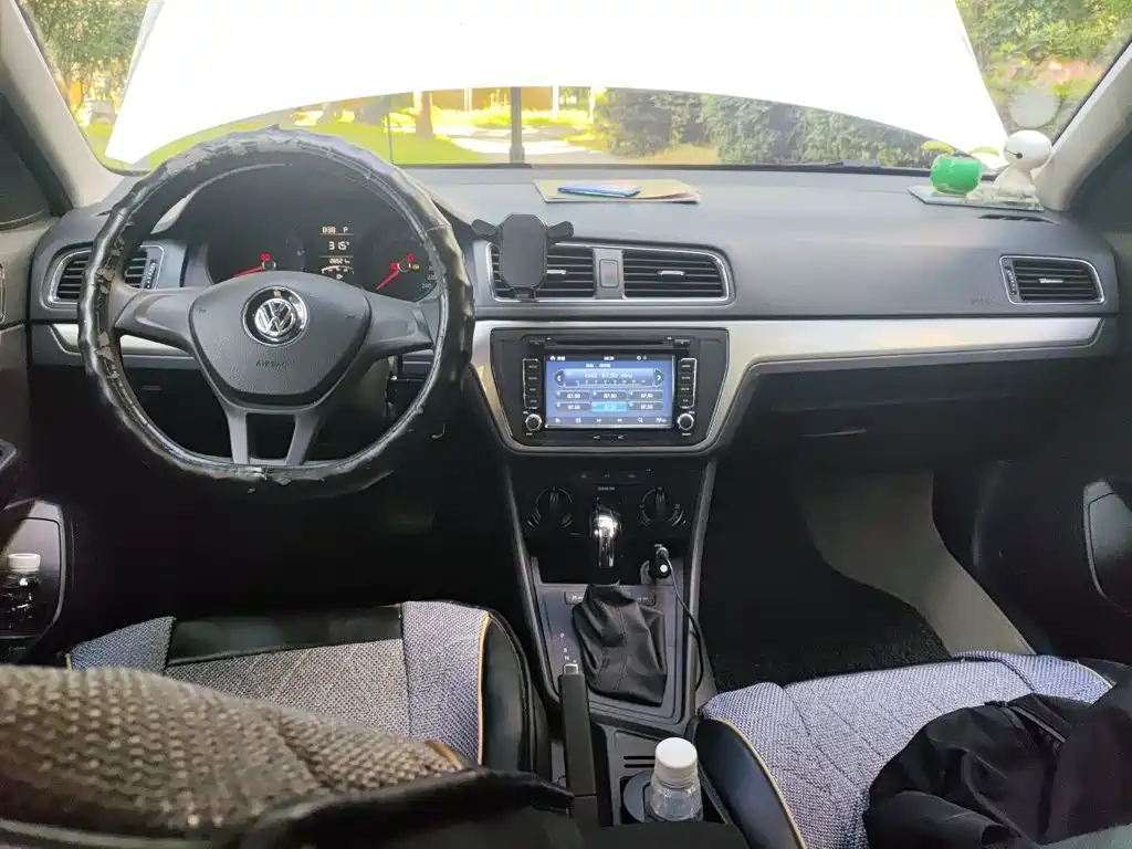 Volkswagen Gran Lavida 2015 1.6L AT