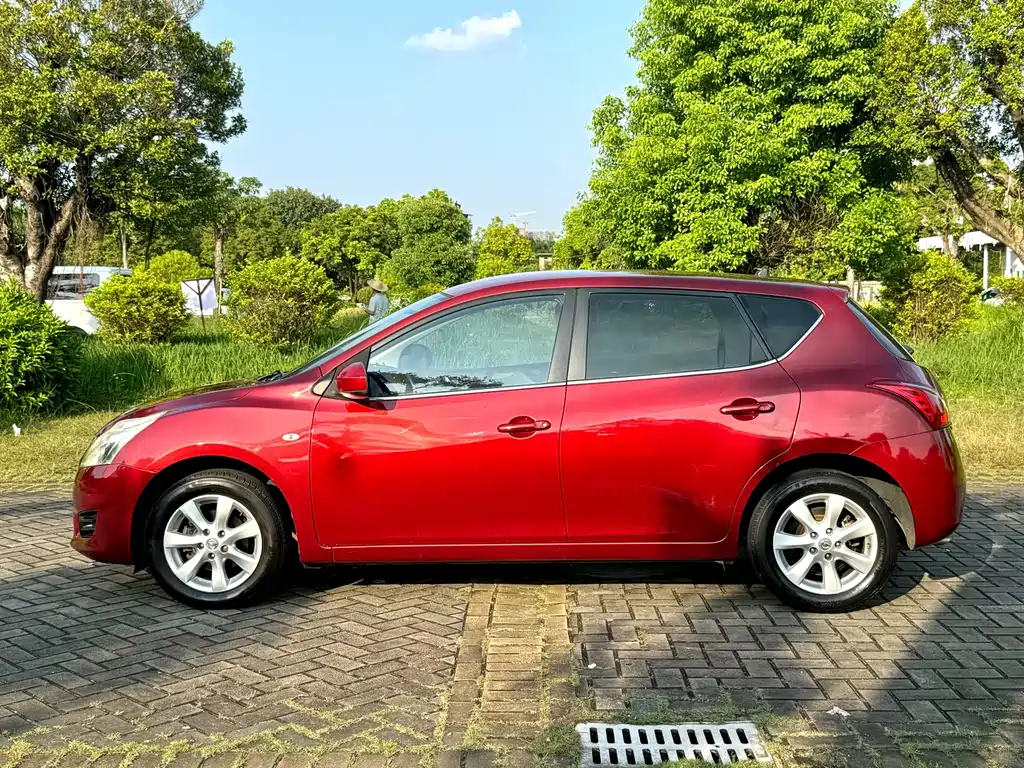 Nissan Tiida — миниатюра 12
