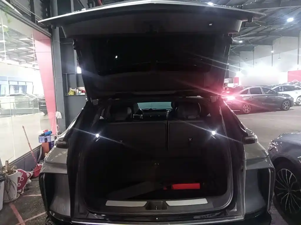 Cadillac Lyriq — миниатюра 19