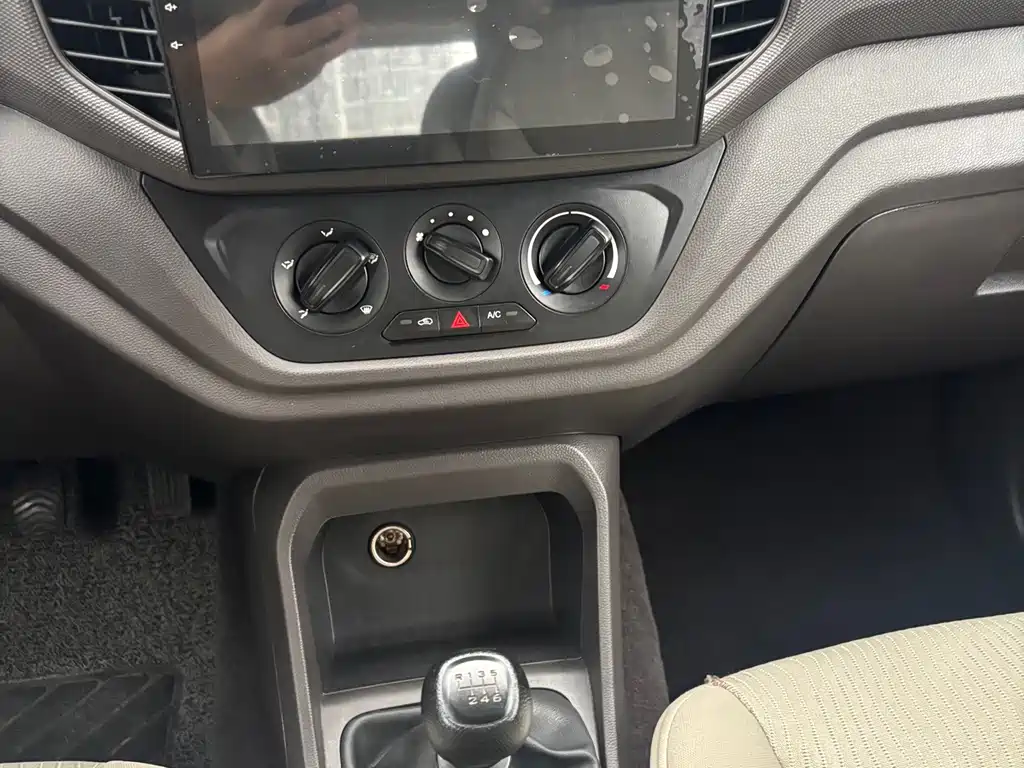 Wuling Hongguang V — миниатюра 11