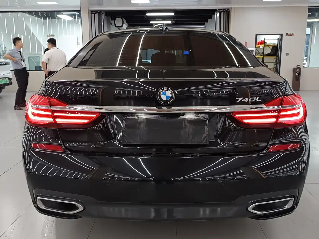 BMW 7 Series — миниатюра 4
