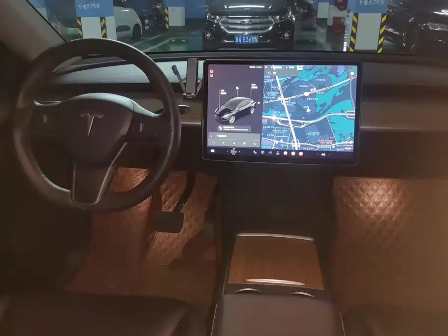 Tesla Model Y — миниатюра 12