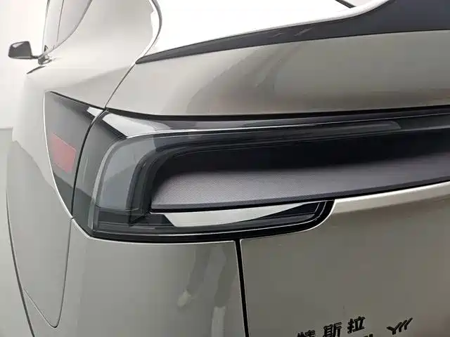Tesla Model Y L — миниатюра 16