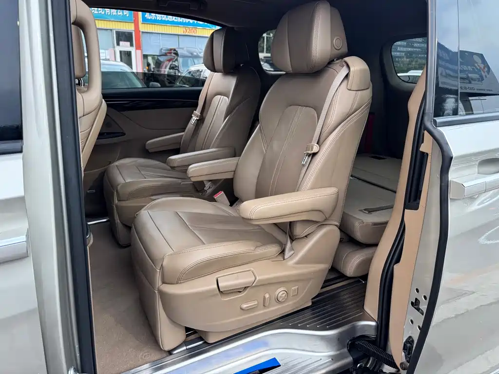 Buick GL8 — миниатюра 7