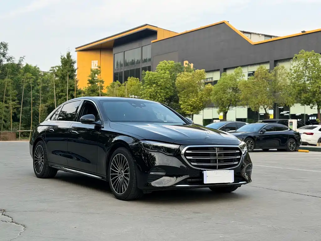 Mercedes-Benz E-Class — миниатюра 2