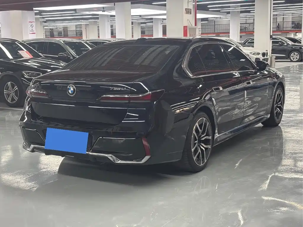 BMW 7 Series — миниатюра 12