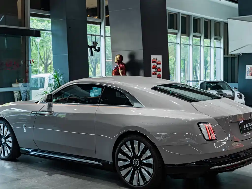 Rolls-Royce Phantom — миниатюра 7