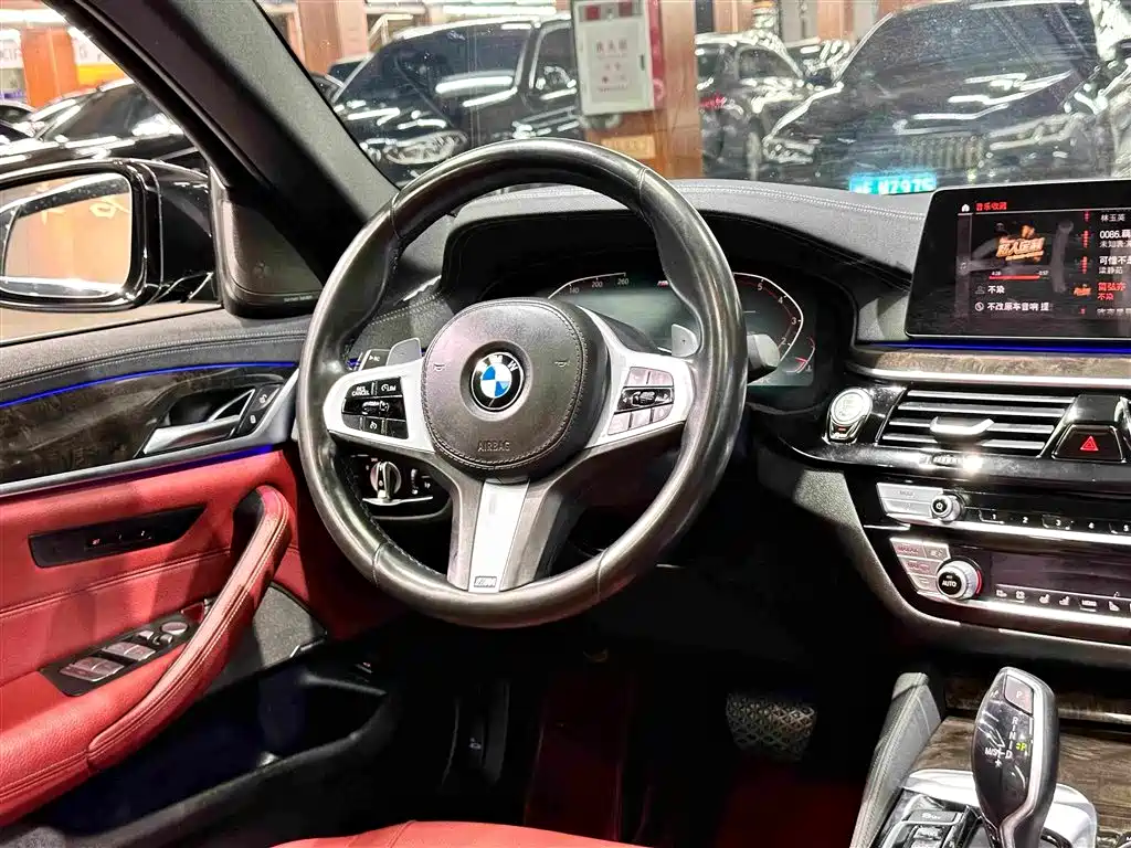 BMW 5 Series — миниатюра 11