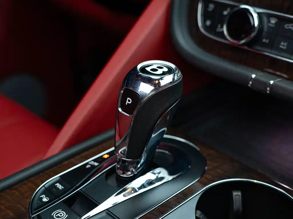 Bentley Bentayga — миниатюра 12