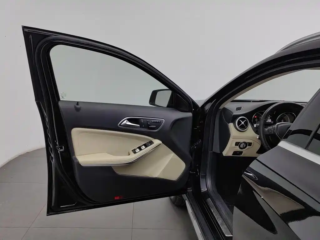Mercedes-Benz GLA — миниатюра 8