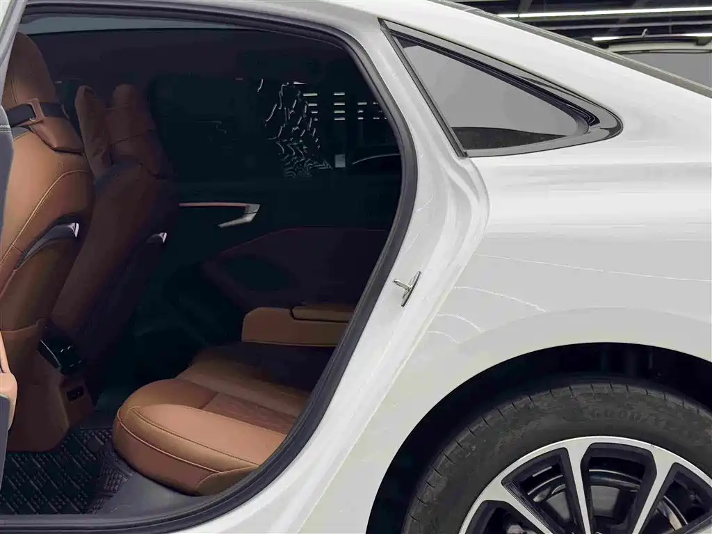 Audi A5L — миниатюра 9