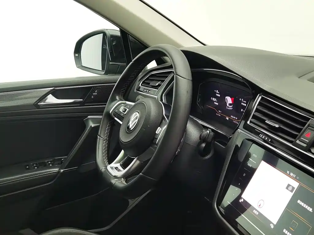 Volkswagen Tiguan L — миниатюра 22