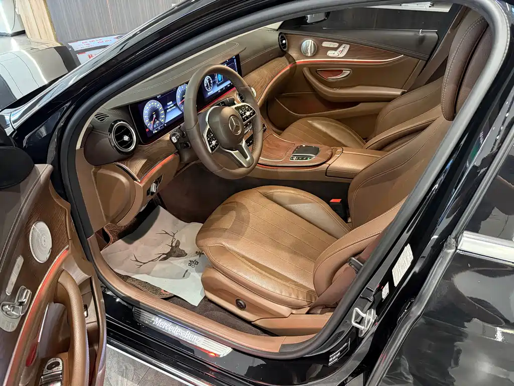 Mercedes-Benz E-Class — миниатюра 7