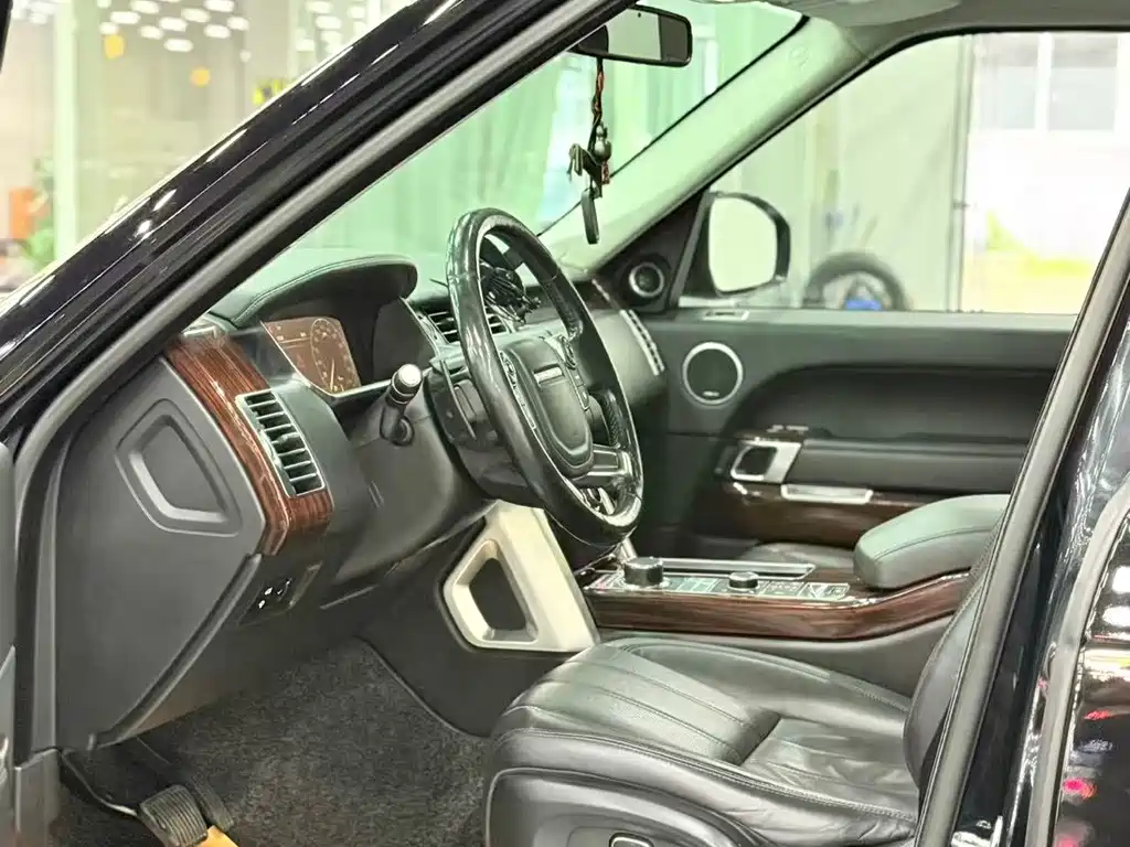 Land Rover Range Rover — миниатюра 4