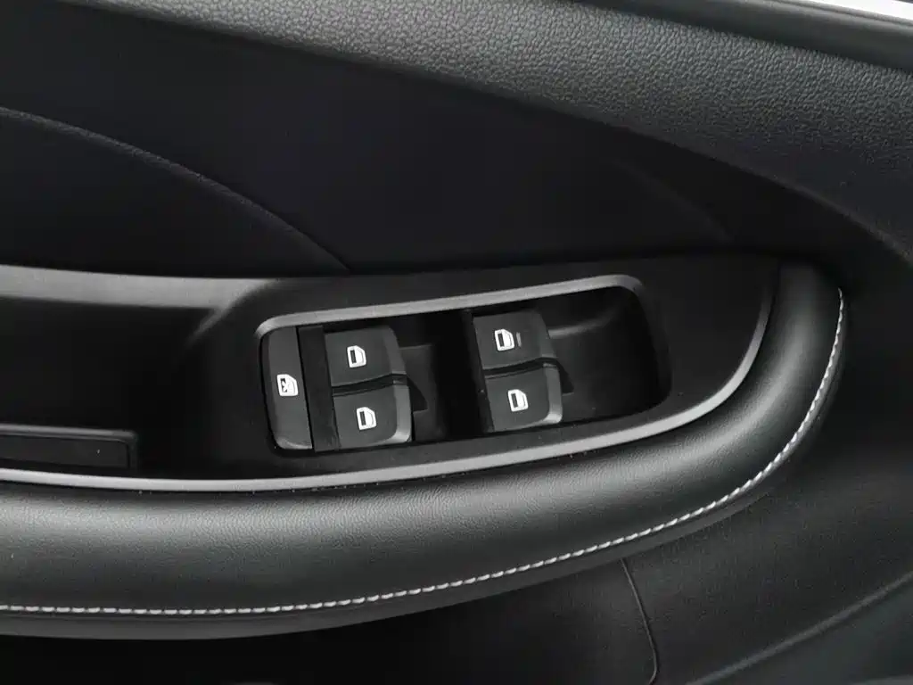 Roewe i5 — миниатюра 9