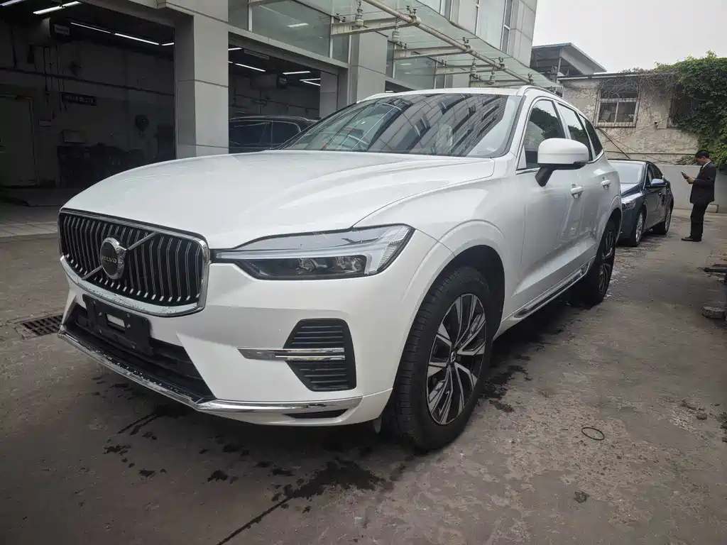 Volvo XC60 2025
