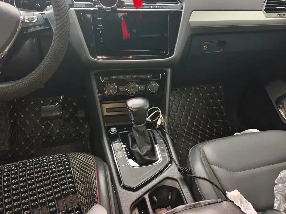 Volkswagen Tiguan L — миниатюра 16