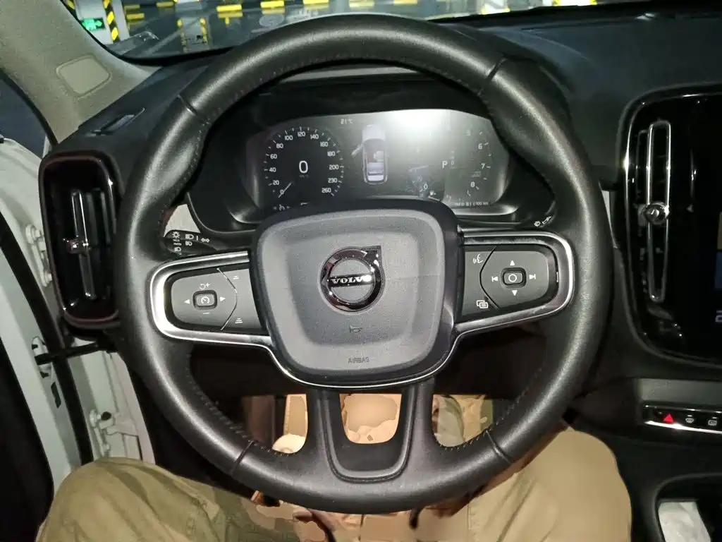 Volvo XC40 — миниатюра 3