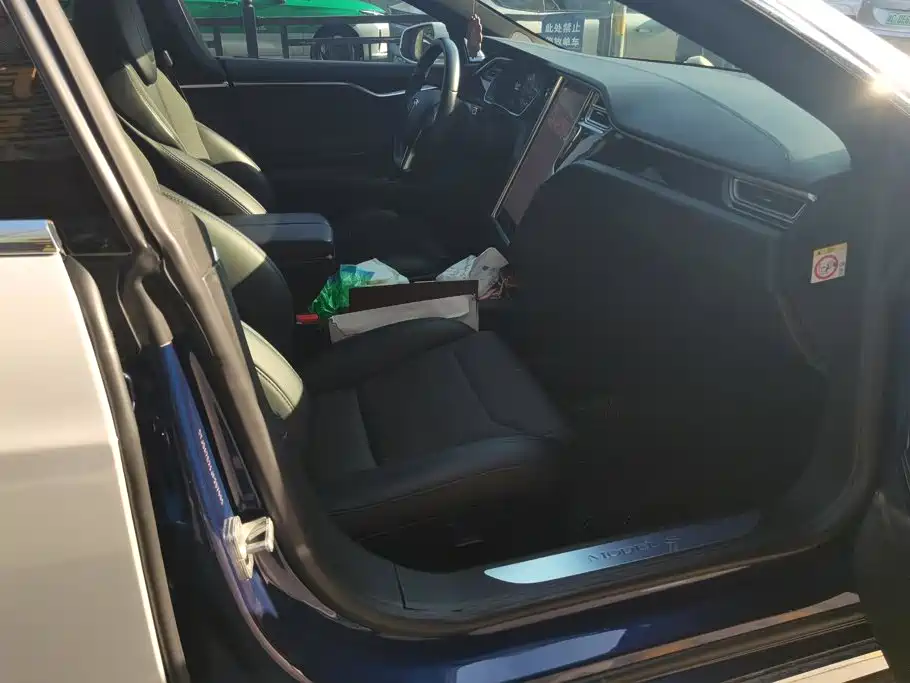 Tesla Model S — миниатюра 8