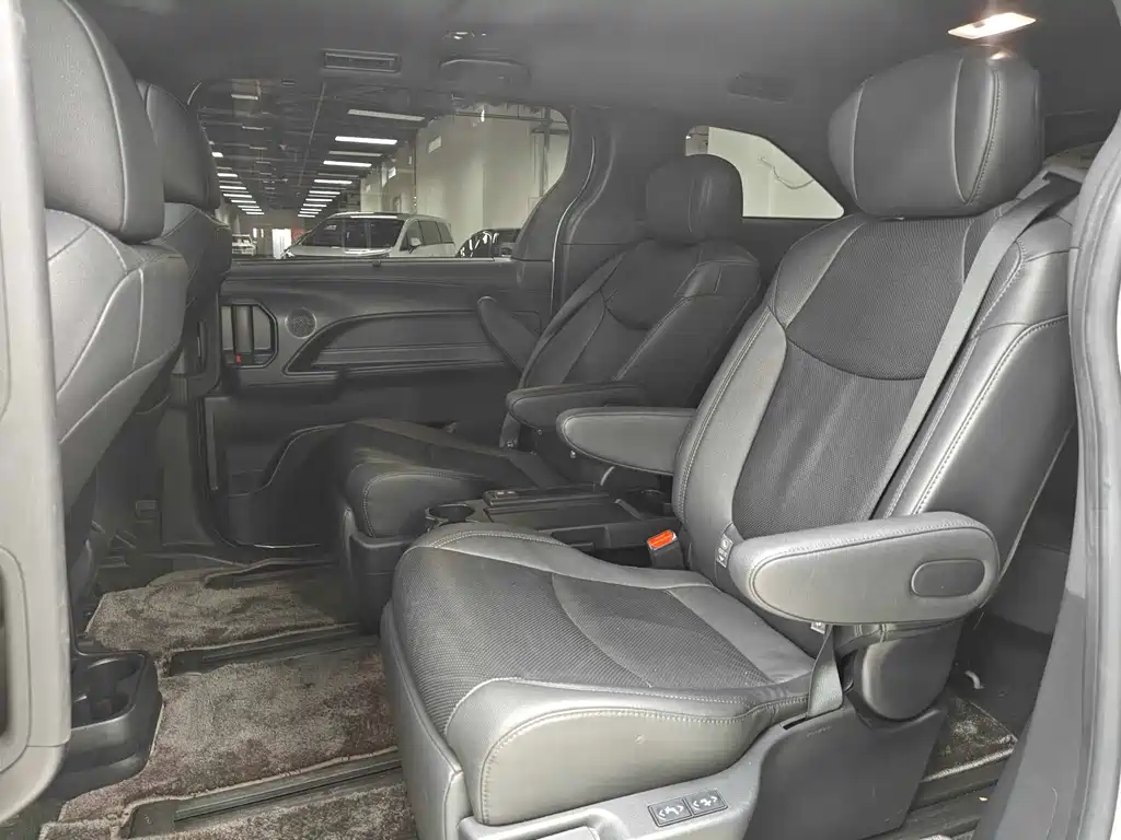 Toyota Sienna 2021 2.5L Luxury