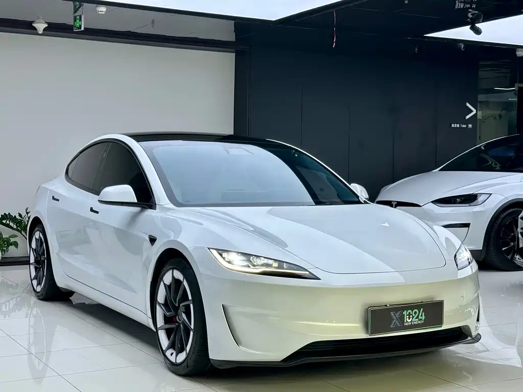 Tesla Model 3 — миниатюра 3