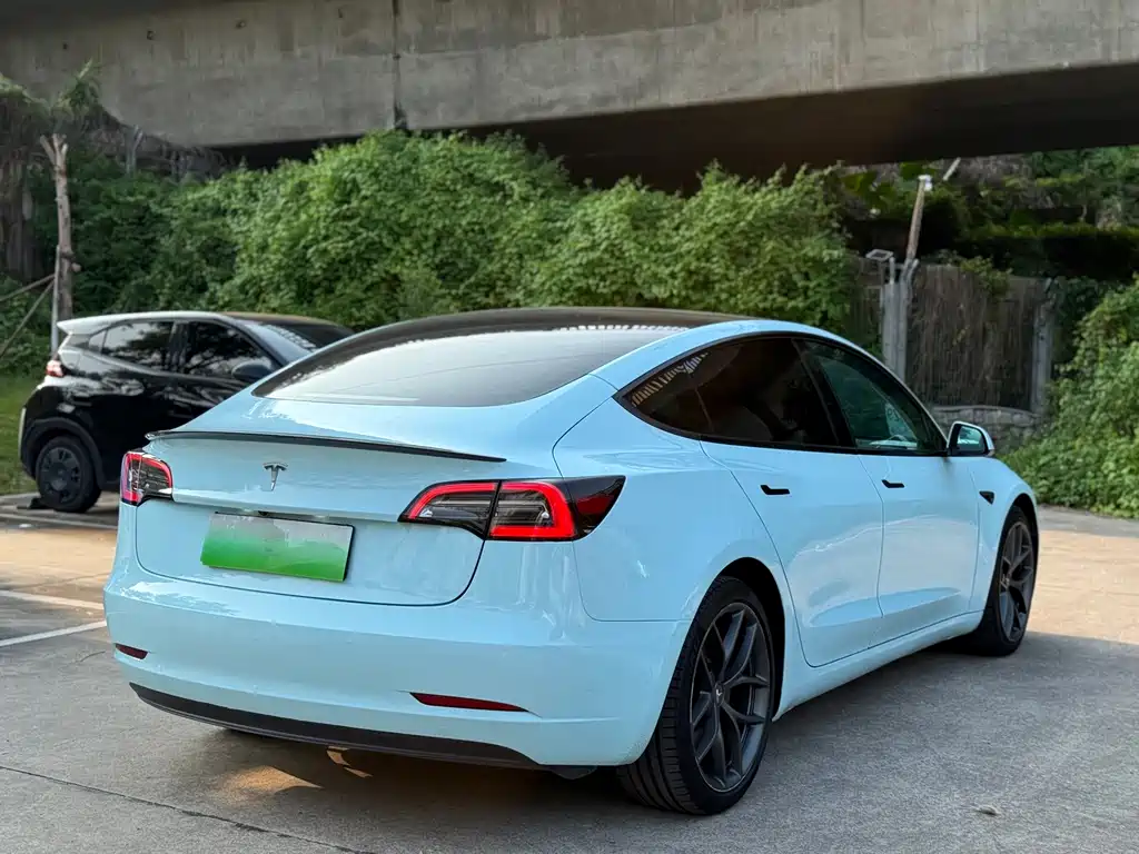 Tesla Model 3 — миниатюра 6