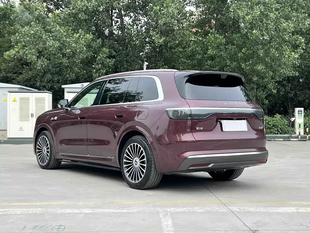 Aito M8 2025 Ultra 53.4kWh 5 мест (192 ）