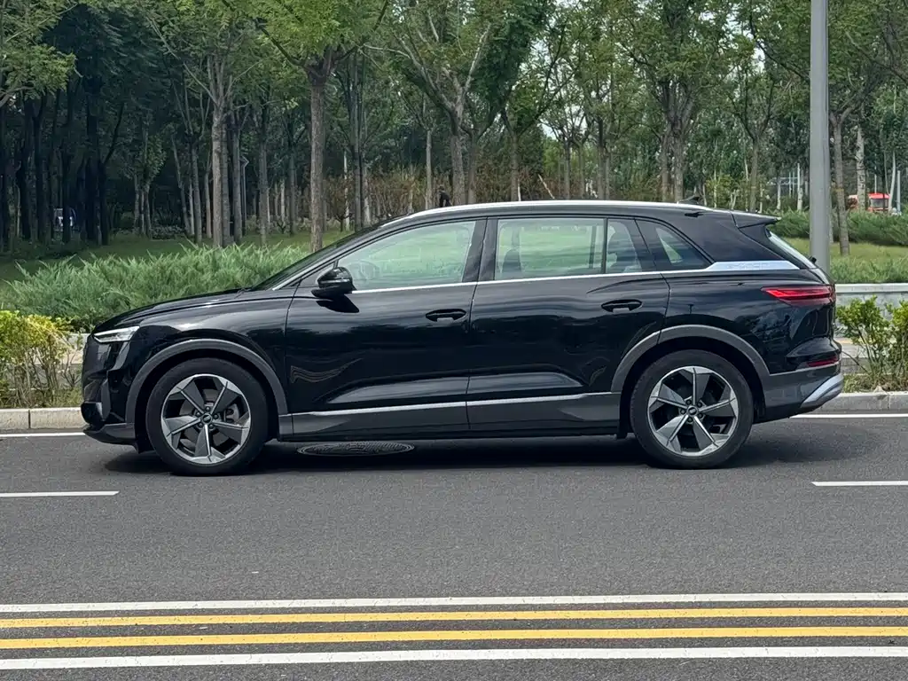 Audi Q5 e-tron — миниатюра 3