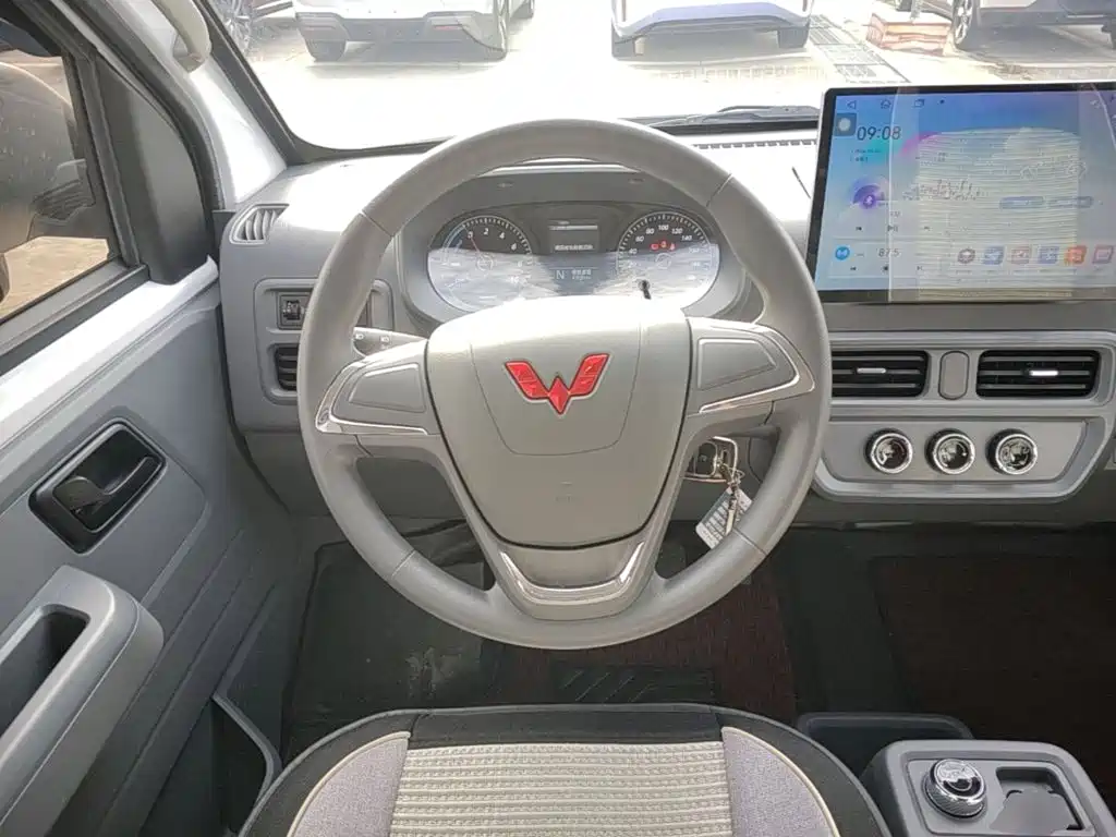 Wuling Yangguang — миниатюра 11
