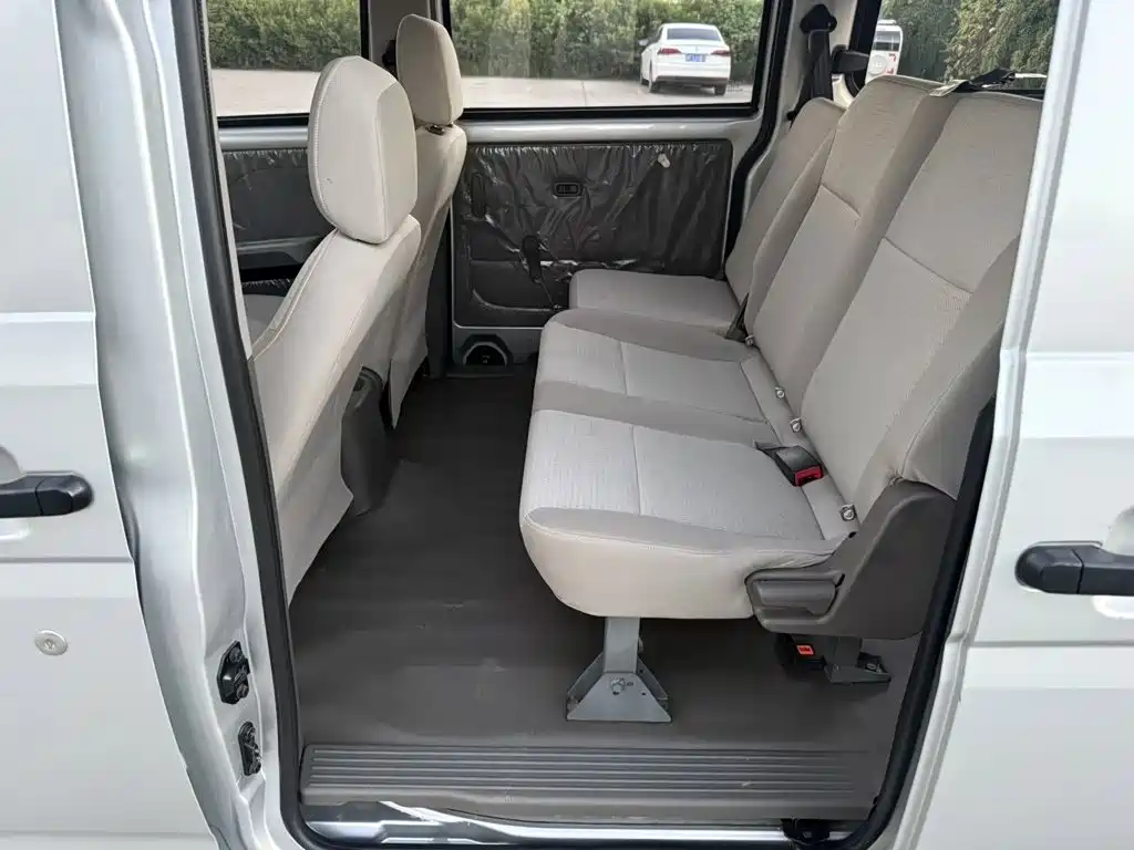 Wuling Rongguang V — миниатюра 6