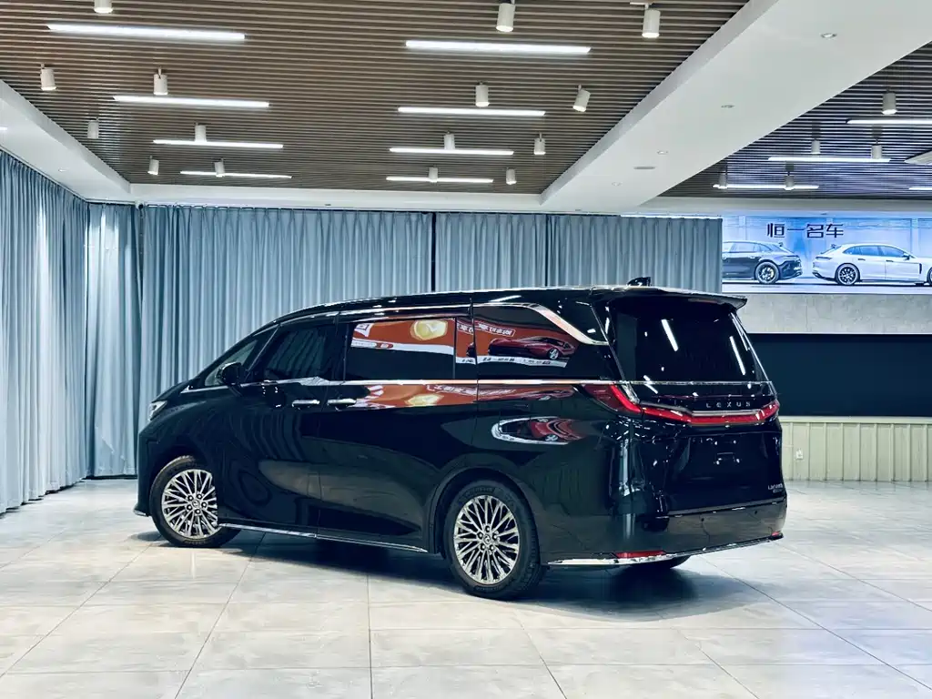 Lexus LM — миниатюра 13