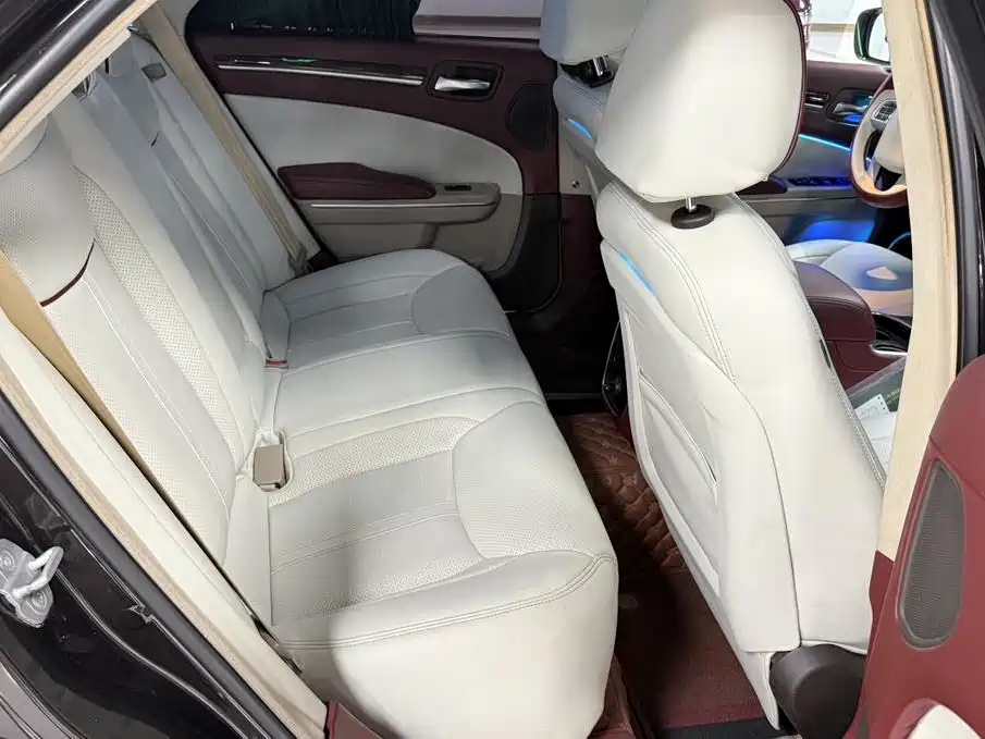 Chrysler 300C — миниатюра 30
